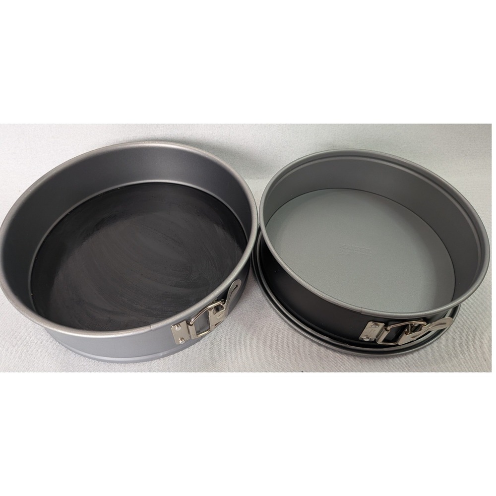 Kaiser Springform Cake Pan Set 2pc 9.5in 10.5in Gray Black Good Non-Stick Metal